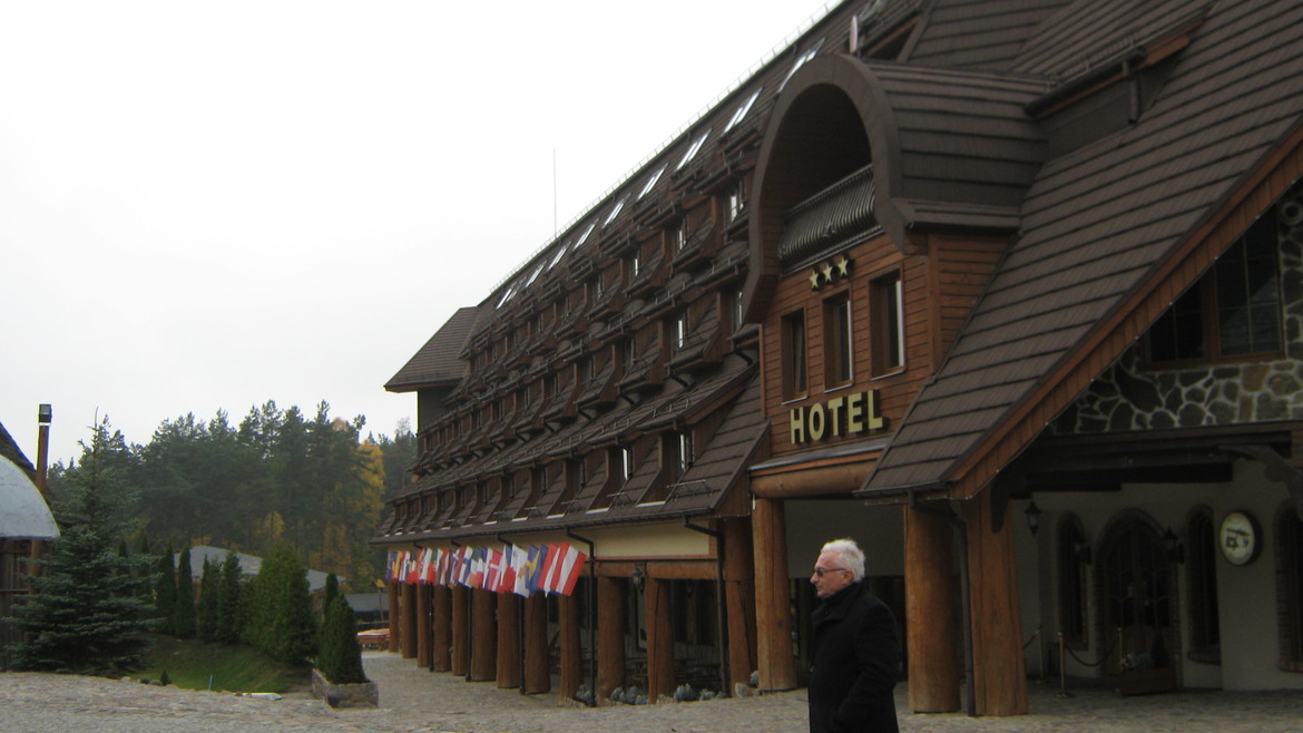 GERARD Shake chestnut Hotel Szymbark