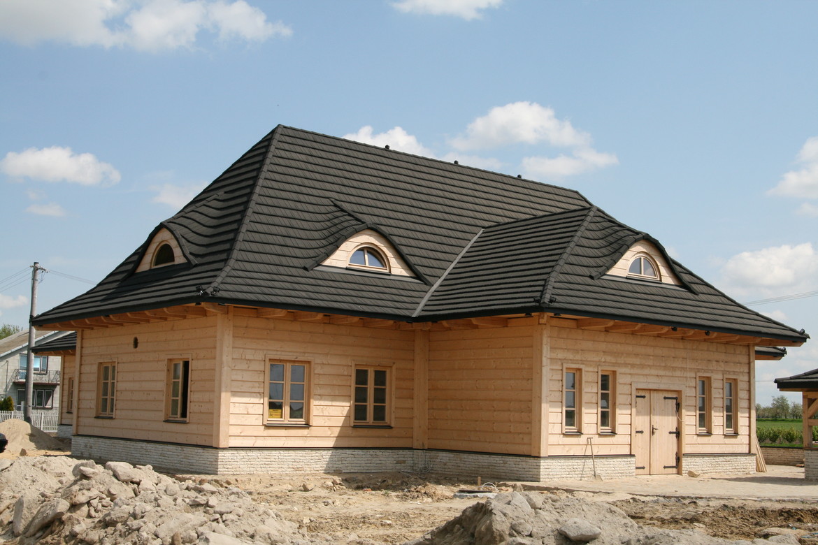 GERARD Shake Charcoal Wooden house references from Poland