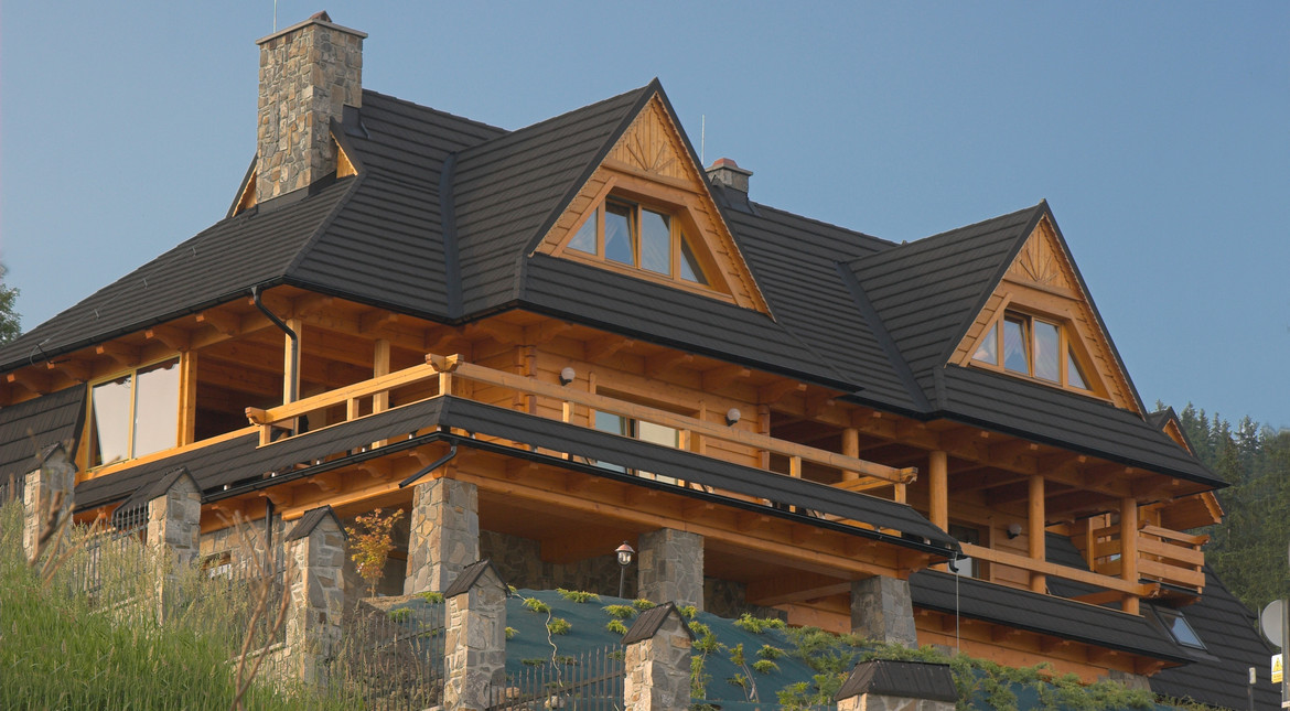 GERARD Shake Charcoal Wooden house references from Poland
