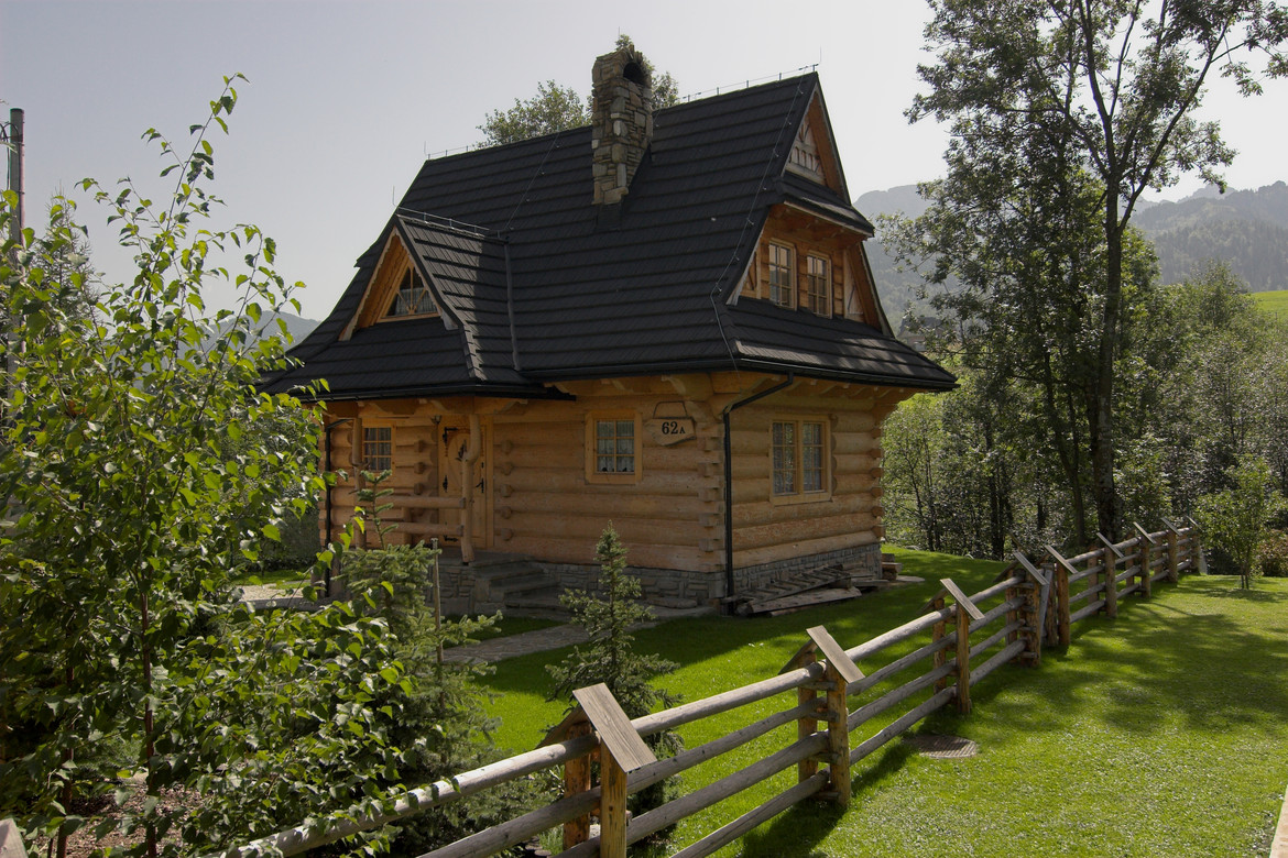 GERARD Shake Charcoal Wooden house references from Poland